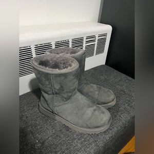 Short Uggs - Gray size 9